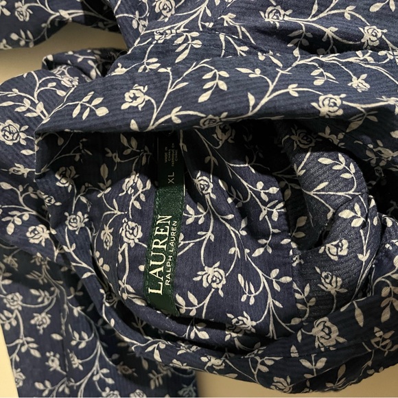 Lauren Ralph Lauren Women’s XL Navy Blue Floral lightweight button up Shirt EUC - Picture 6 of 9